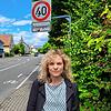 Anwohnerin Anika Konsek kämpft für ganztägig Tempo 30 in der Radolfzeller Straße in Markelfingen. Sie hat dafür insgesamt 60 ...