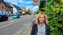 Anwohnerin Anika Konsek kämpft für ganztägig Tempo 30 in der Radolfzeller Straße in Markelfingen. Sie hat dafür insgesamt 60 ...