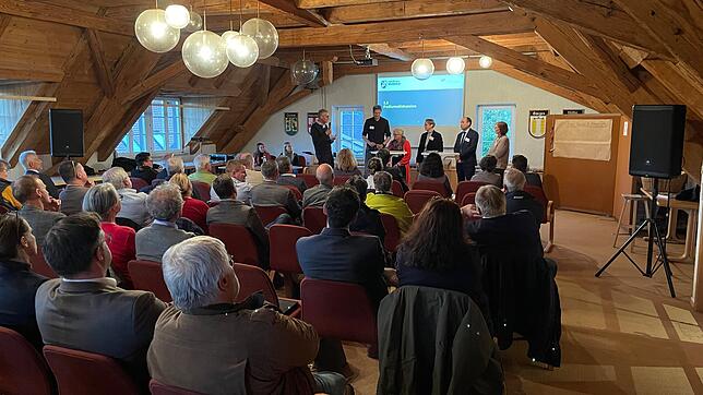 Die Podiumsdiskussion der Gesundheitskonferenz thematisiert Probleme und Lösungen. Auf dem Podium (von links): Fried Schüle, Christian ...