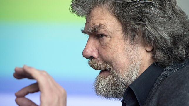 Wenn Reinhold Messner über Berge und die Natur spricht, ist das immer spannend. Denn der frühere Extrembergsteiger kennt die Gefahr, die ...
