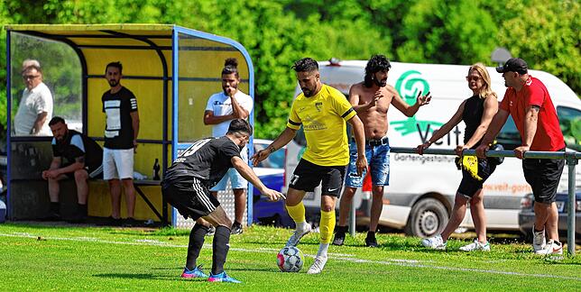 Bild 5: So feiert der FC Öhningen-Gaienhofen die Bezirksliga-Meisterschaft. Wir haben die besten Bilder!
