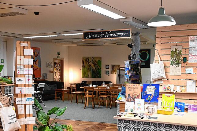 Der hintere Teil des Ladenlokals bleibt Stockachs Wohnzimmer. Hier wird es weiter Konzerte, Lesungen und mehr geben.
