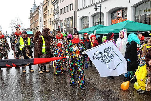 Bild 8: Schmotziger Dunschtig in Konstanz: Fasnacht mit Musik, Hästrägern und buntem Treiben - Die Bilder!