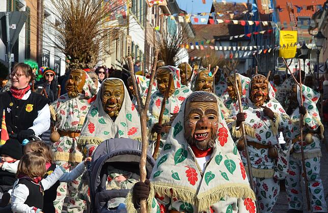 Bild 42: Bunte Fasnachtsfreude beim Narrensprung 2025