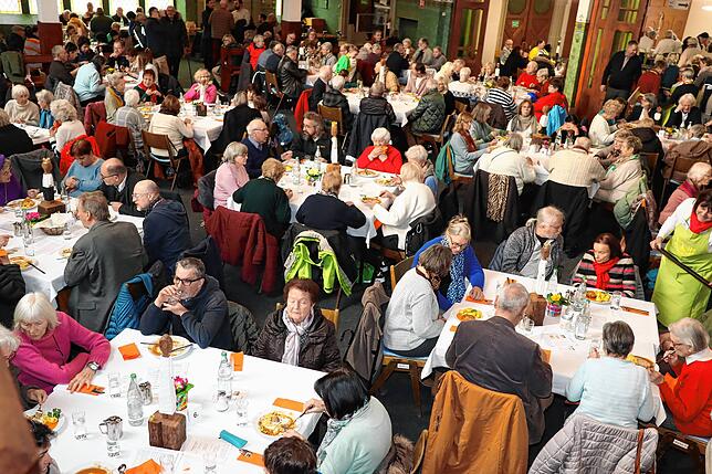 In der Vesperkirche treffen sich Menschen, die sonst vielleicht nicht miteinander ins Gespräch kämen. Noch bis zum 26. Januar ist das ...