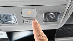 Dieser Notrufknopf, der in jedem Auto ab 2018 installiert ist, kann im Notfall Leben retten. Er verbindet sich bei einem Unfall ...