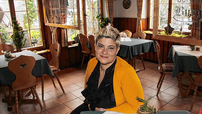 Die Hoffnung lebt: Corina Weiermann-Seidl will trotz komplizierter Corona-Verordnungen den Betrieb der Rielasinger Traditionsgaststätte ...