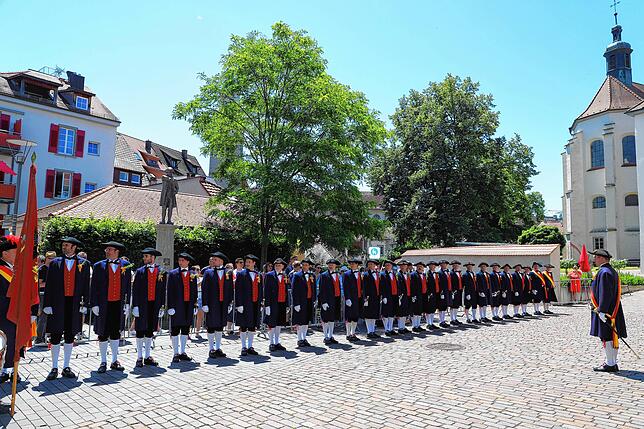 Bild 29: Traditionelle Tänze bei tollem Wetter: Bilder vom ersten internationalen Schwerttanztreffen
