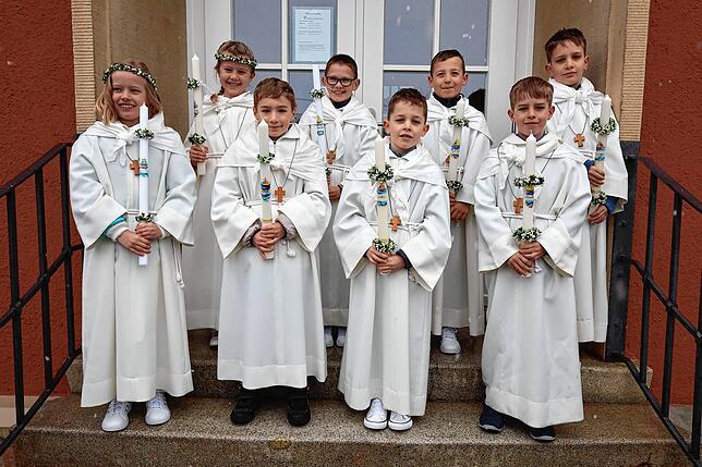 In der Kirche St. Michael Leipferdingen haben am Sonntag, 21. April, acht Kinder ihre Erstkommunion in einem feierlichen Gottesdienst ...
