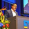 Der Vorstandsvorsitzende der Volksbank eG – Die Gestalterbank, Alexander Müller, präsentiert den Vertretern die positive ...