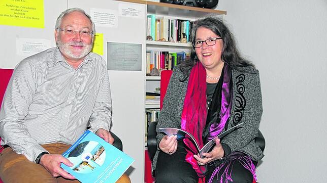 Hans-Michael Jung und Susanne Strobel-Seiler präsentieren den Jahresbericht der Psychologischen Ehe-, Familien- und ...