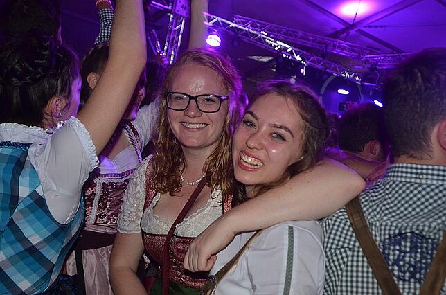 Bild 4: Bilder: Erntedankfest in Weiler startet mit einer großen Party