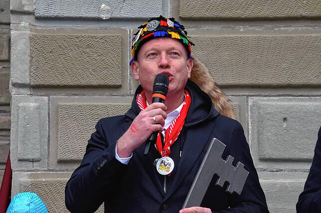 Oberbürgermeister Jan Zeitler gibt den Quizmaster.