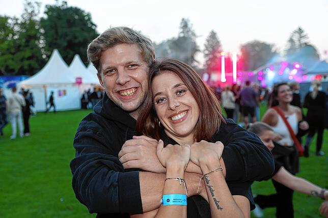 Bild 5: Konstanz: Wummernde Bässe, lässige Outfits und eine gute Zeit: Festival startet im Bodensee-Stadion