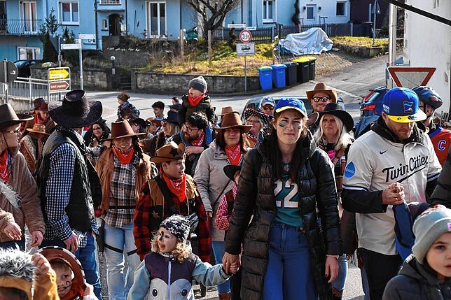 Bild 5: Bunter Fasnachtsumzug begeistert die Narren in Eigeltingen