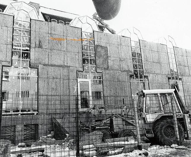 24. Februar 1983: Der neue Saal der Adler Post hat schon deutlich Form angenommen.