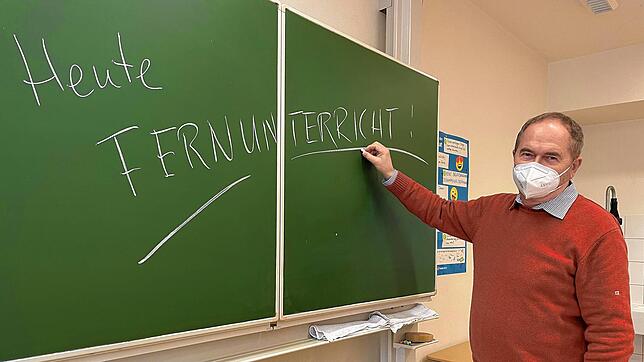 Die Tafel brauchen Johannes Kaiser und seine Kollegen derzeit nicht. Auch an der St. Ursula-Schule werden die Lernenden seit gestern ...