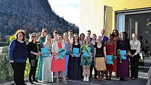 Die glücklichen Absolventen der dreijährigen Ausbildung zur Pflegefachkraft an der Akademie für Gesundheitsberufe sowie ihre ...