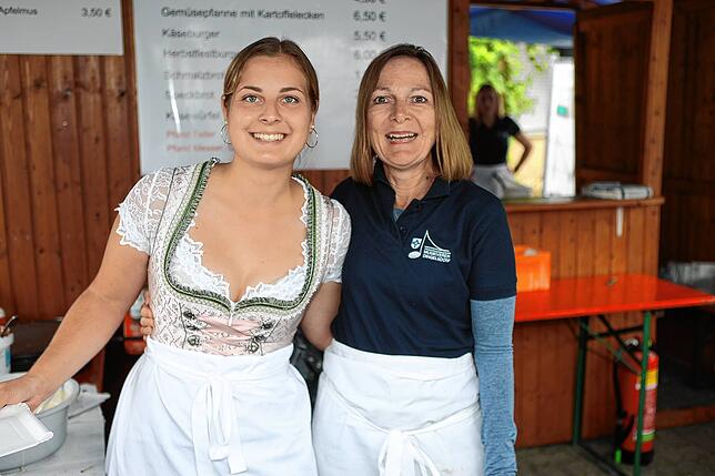 Bild 20: Frühschoppen und Flohmarkt locken die Besucher – so endet das Dingelsdorfer Herbstfest 2024