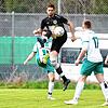 Der FC Tannheim (Stephan Schwörer, Mitte) musste sich der SG Riedöschingen/Hondingen klar mit 0:4 geschlagen geben.