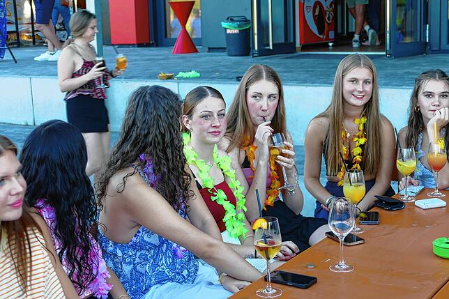 Bild 18: Generationenübergreifende Premiere der Beach-Party beim Vereinsheim des SSC Donaueschingen ein Hit