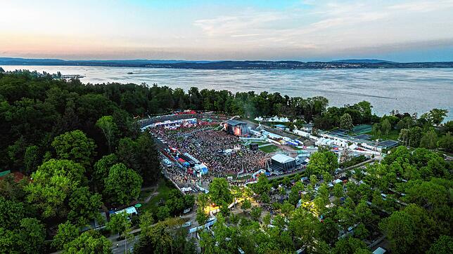 Das Bodenseestadion ist voller Besucher zum Campus-Festival 2024 in Konstanz. Gleiches erhoffen sich die Veranstalter auch für das Jahr ...