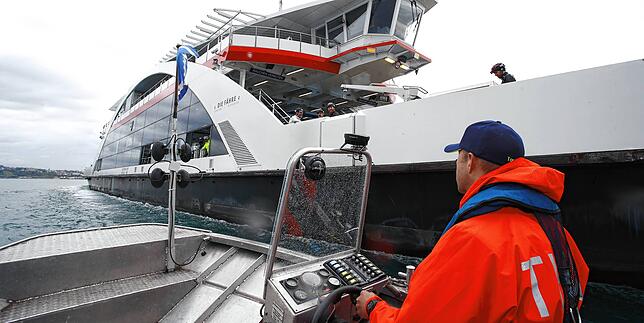 Bild 5: Übung macht den Meister! Deshalb begleiten THW-Boote die Autofähre zwischen Konstanz und Meersburg