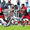 Für Ergi Alihoxha (Mitte) war das Unentschieden gegen den FC Gießen ein Punktgewinn für seinen FC 08 Villingen.