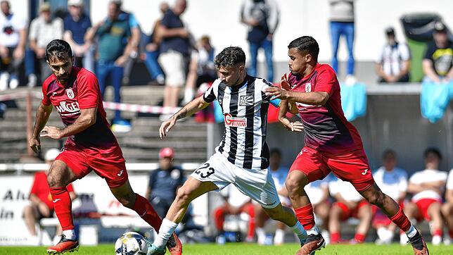 Für Ergi Alihoxha (Mitte) war das Unentschieden gegen den FC Gießen ein Punktgewinn für seinen FC 08 Villingen.