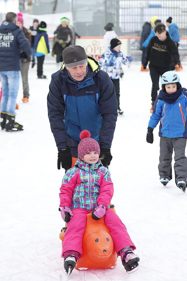 Bild 19: Bilder vom SÜDKURIER-Aktionstag auf der Blumberger Eisbahn