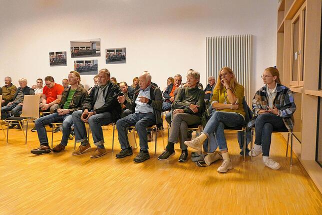 Mehr Bürgerinnen und Bürger als üblich waren zur Gemeinderatssitzung in Sauldorf erschienen.