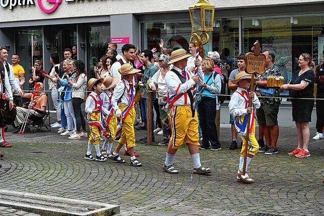 Bild 13: So schön ist das bunte Treiben am Chilbi-Festumzug (Teil 1)