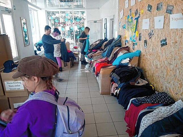 Im ukrainischen Poltava, nahe der Großstadt Charkiw, verteilt Rainer Zankers ukrainische Partnerorganisation die Hilfsgüter, die seit ...