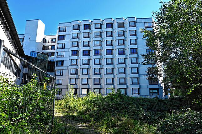 Das achtstöckige Hauptgebäude auf dem HEK-Gelände soll entkernt und mit Pflegewohnungen ausgestattet werden.