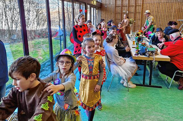 Mit dem Klassiker der Kinder-Polonaise eröffnet der Narrenverein mit allen Kindern den bunten Spielenachmittag am Dienstag in Riedöschingen.