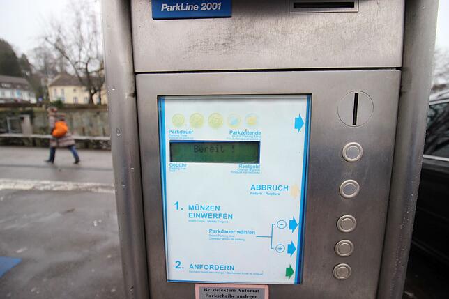 Parkscheinautomaten stehen in Überlingen an den meisten Stellen, wo geparkt werden kann.