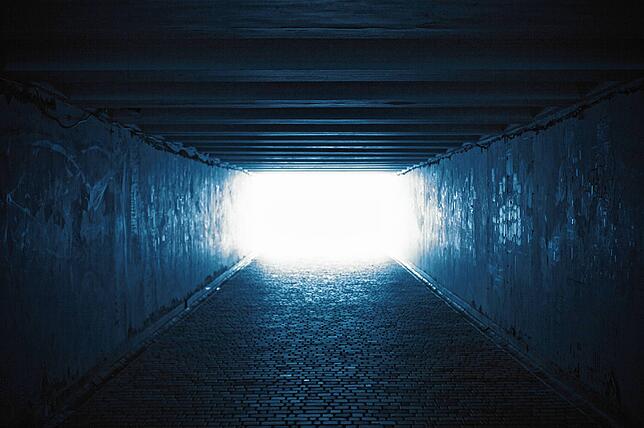 Wie sich eine Depression anfühlt – allein im dunklen Tunnel: Weil der Leistungsdruck zu hoch ist, meldet sich Lisa immer öfter ...