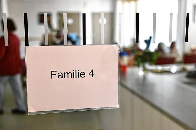 Hinter dieser Glastür lebt Familie 4 des Pflegeheims Jungerhalde.