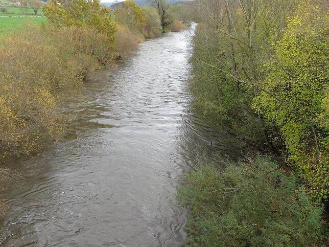 Zwei Meter unter der Flusssohle der Donau wird in diesem Bereich die neue Wasserleitung des Verbandes ins Geisinger Ried mit einem ...