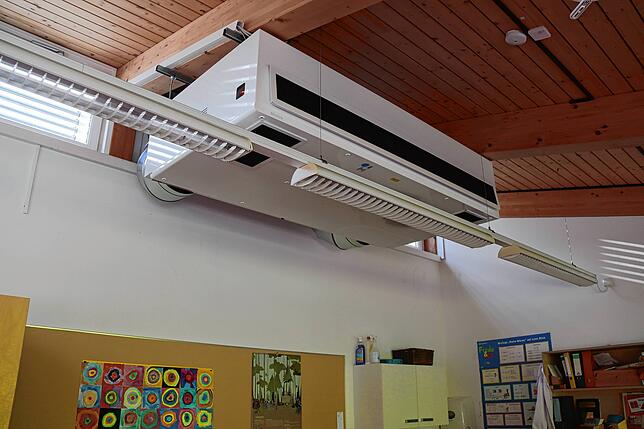 Ein Lüftungsgerät in der Grundschule Nußdorf.