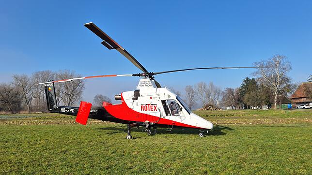Der Helikopter am Mittwoch vor dem Start vom Seerhein nahe Gottlieber Zoll zu seinem Einsatz nach Allmannsdorf.