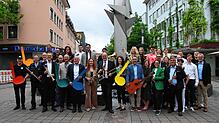 OB Bernd Häusler (Mitte) sowie Singen aktiv, die Organisatoren des Landes-Musik-Festivals und alle Sponsoren freuen sich auf ein schönes ...