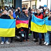 Ukrainische Flaggen zeigen, wie sehr die Menschen in Singen an die Menschen in der Ukraine denken.