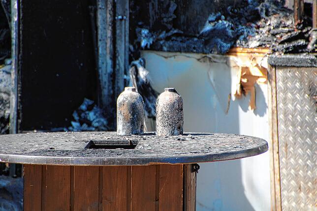 Bild 7: Bilder der Brandstelle nach einem Feuer auf dem Seehasenfest