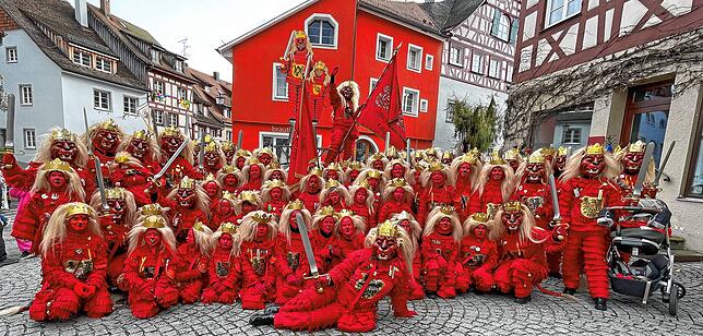Bild 27: Tolle Stimmung beim Sonntagsumzug der Überlinger Narrenzunft &ndash; Teil 1