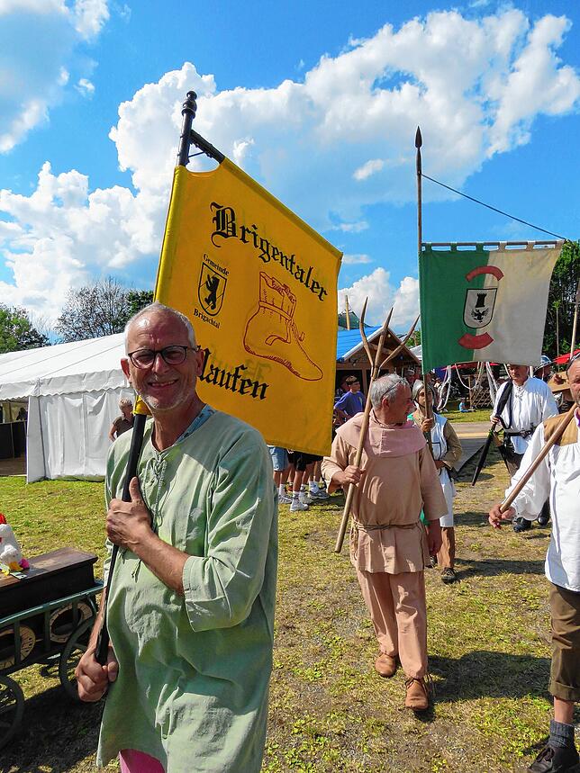 Bild 33: Festbeginn in Brigachtal: Viel Remmidemmi bei der 38. Auflage des Brigachtaler Dorffestes