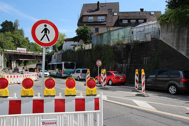 Bislang überqueren hier nur Züge die Millionenschlucht. Wenn die Brücke ab Herbst montiert wird, ist mit weiteren Verkehrsbehinderungen ...