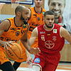 Kevin Bryant (am Ball) war für Trainer Alen Velcic der einzige Spieler der Panthers, der sich in Rostock gegen die Niederlage wehrte.