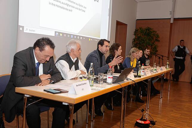 Von Links: Bernhard Eisenhut (AFD), Bernhard Grunewald, Andreas Jung (CDU), Dr. Lina Seitzl (SPD), Dr. Ann-Veruschka Jurisch (FDP), Rosa ...