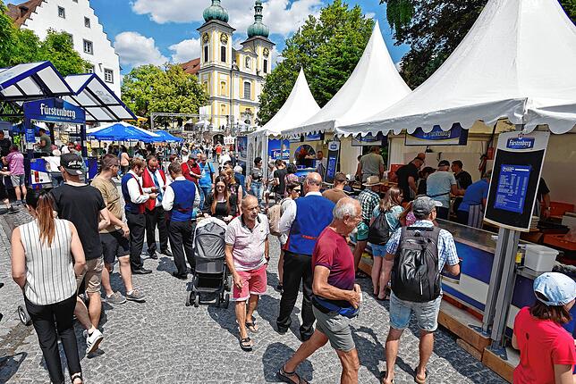 Bild 8: Heißer Auftakt am Samstag beim Donaueschinger Donauquellfest